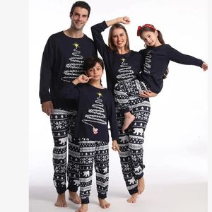 Dopasowanie rodzinnych strojów Bożego Narodzenia Rodzina pasują do piżamy Zestaw Matka Ojciec Kids 2 sztuki garnitur uśpiona pies romper Xmas Look PJS 231120