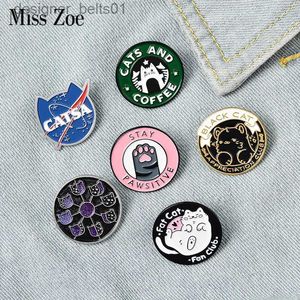 Pins Brooches Cats Club Enamel Pin Cat Planet Moon Cafe P Badge Custom Kitten Brooches Lel pin Jeans shirt Bag Cute Animal Jewelry GiftL231120