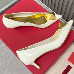 2023 Chaussures habillées Talons hauts Sandales Pompes de mariage pour femmes Chaussures Femmes Designer d'été Bout pointu Noir Bowtie Mode Toile Fête avec boîte -K380