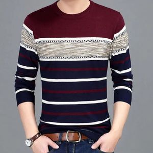 Maglioni da uomo Streetwear Moda Uomo Maglione che tocca il fondo Autunno Inverno Abbigliamento maschile Contrasto a righe Basic Casual Manica lunga Pullover in maglia Top 231120