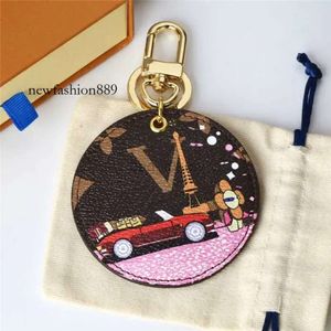 가죽 라운드 키 체인 디자이너 키 체인 남성 여성 부부 Portachiavi Carabiner Lover Car Keychain Bags 펜던트 키링 버클 반지