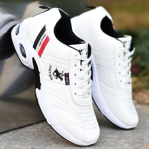 Sapatos de vestido masculino tênis de corrida moda almofada de ar grande tamanho 38-47 tênis branco esportes ao ar livre sapatos de couro tenis masculino tênis 231118