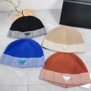 Berretto da donna di design color caramello Cappello da uomo stile sportivo di moda Triangolo Stampa di lettere Cappelli caldi autunnali e invernali