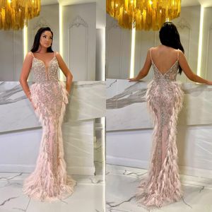 Glamorösa sjöjungfru prom klänningar spaghetti v-ringfjädrar rygglösa sökande pärlor blixtlås golvlängd skräddarsydd plus size party klänning vestido de noite