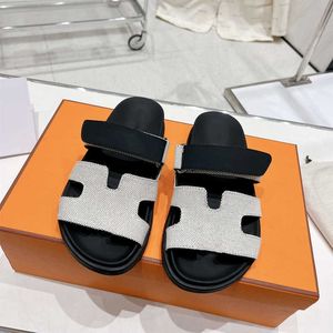 Designersandaler Chypre Slippers Beach Classic Platta Sandaler Lyx Sommar Dam Flip Flops Läder Herr Dam Slides Storlek 35-45 Med