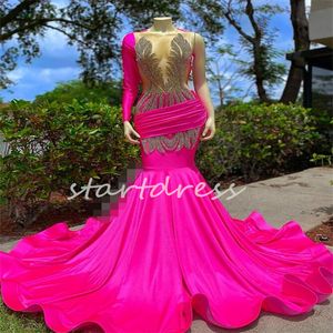 Luksusowa sukienka Fuchsia Diamond For Black Girls O Neck Szyjka Siężarska Suknie wieczorowe Kryształowe promdress Sexy Open Back Stroje na specjalne okazje 2024