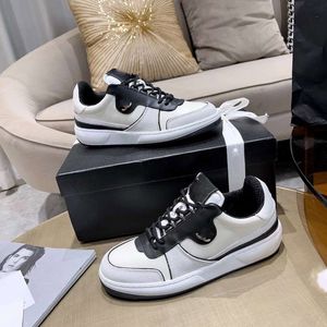 Scarpe da corsa di design Sneakers di moda Scarpe sportive di lusso da donna Sneaker casual da canale Scarpe da ginnastica Classic Ccity gfhgf