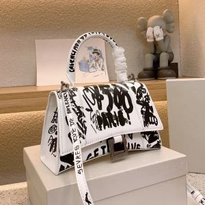 Designer väskor mode kvinnor crossbody axel tygväska handväska lyxgraffiti timglas handväska toppkvalitet läder shopping tote messenger designer plånbok 001#
