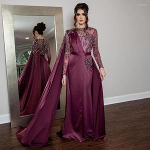 Party Dresses Muslim Grape Purple Luxury aftonklänningar 2023 Högdelad satin för kvinnor BLA71456 Serene Hill