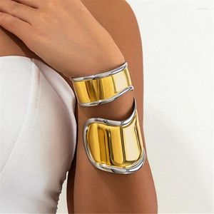 Accessori per gioielli da polso da passerella con personalità da donna in stile braccio irregolare in metallo vintage iperbole