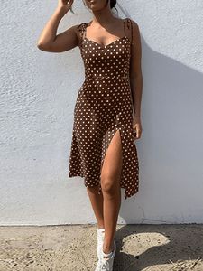 Casual klänningar sundress Sommarkvinnor Kausal Polka Dot ärmlös Hög veckad elastisk midja V-ringad strandklänning Vestidos de Verano 230421