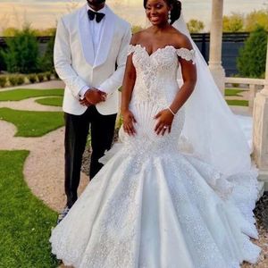 2023 Plus Size Abito da sposa a sirena Arabo Aso Ebi Pizzo con perline al largo della spalla Tromba Abiti da sposa Sweep Train Tulle Pizzo Abito da sposa africano Vestidos De Novia