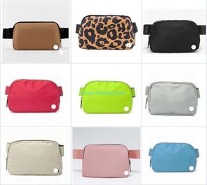 Lu Yoga çantaları Her yerde kemer çantası Açık spor yoga bel çantası kadın erkek spor salonu elastik ayarlanabilir kayış fermuar fanny paketi marka logolu1L 9 renk