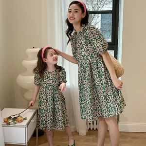 Family Matching Outfits Summer Fashion Mother 2-12 Years Kids Girls Women Family Matching Outfits Baby Short Sleeve Flora Dress For Mom and Daughter 230421