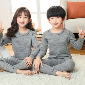 Pyjamas vinter barnkläder Set Varma ullpyjamas för pojkar och flickor förtjockade barns sammet baby underkläder 231121