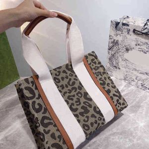 NEW Cloebag Leopard Print Tote Bag Large Capacity Shopping Bags Woman Top Quality Designers Handbag Womens Vintage Shoulder Bag Purse 220119