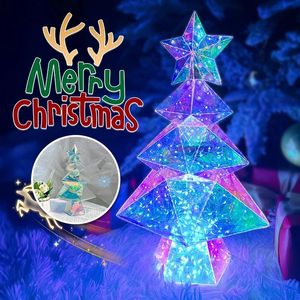 クリスマスの装飾は、デスクトップベッドルームリビングルームの家の装飾ギフトに使用されるカラフルな木の光のロマンチックな装飾テーブルを導きました231121