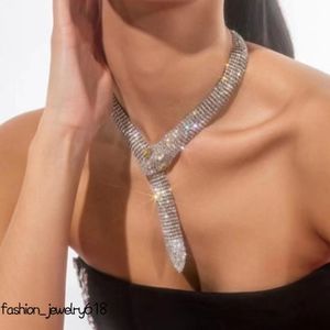 Nowy akcesoria INS Style pełny diamentowy naszyjnik Moda krzyżowy wąż wąż długi łańcuch szyi Naszyjnik Disigner Urocza osobowość Egzotyzm łańcuch Bling Girl