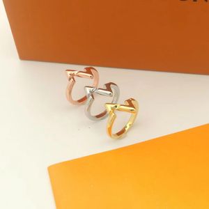 Neuer „Volt Upside Down“-Ring mit 18-karätigem Gold überzogen, Mode für Herren und Damen, ikonische Buchstabenringe, Dupe-Designer-Luxusschmuck, hohe Qualität, mit Originalverpackung in Dupejewelry