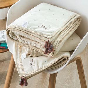 Decken Japanische Musselin-Boho-Bettdecken mit Quasten, natürliche Baumwollgaze, dekorativer Sofaüberwurf, karierte Decke für Bettdecke, Steppdecke 231120