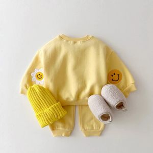 Giyim Setleri Melario Kore Bebek Erkekler Bahar Sonbahar Pamuk Giysileri Çocuk Sweatshirt Kız Krop Yukarı Pantolon Takımları 2 PCS 230420