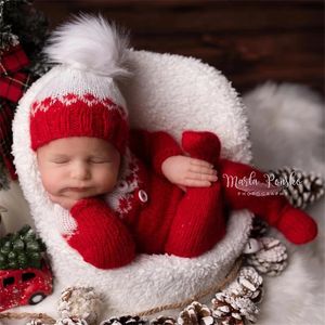 Шапки Шапки Dvotinstborn Baby Pography Реквизит Вязаные рождественские красные шапки Санта-Клауса Комбинезон 2 шт. Комплект одежды Студийный реквизит для стрельбы 231120
