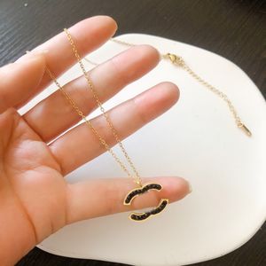 Fashion Women Luxury Designer Necklace Choker Pendant Chain 18K Gold Plated Stainless Steel Letter Necklaces Wedding Jewelry Accessories 2Style