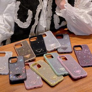 Klasik Üçgen Telefon Kılıfı Glitter Bling Tasarımcısı İPhone 15 14 Plus 13 12 Pro Max 11 Plastik Rhinestone Kristal Arka Dekorasyon Kapağı Shiney Shell