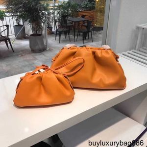 BottegavVeneta Pouch Leather Clutch Bags Womens Shoulder Bags 2023 New Top Layer Cowhide Leather Womens Bag Cloud Bag Hand Grab Bag Single Shoulder Oblique Stra HBEV