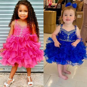 Glitz Cupcake Pageant Dress for Little Girl 2023 Crystal Ruffle Kid Compleanno Cocktail Rising Star On-Stage Evento formale Abito da festa Neonato Lunghezza al ginocchio Fucsia