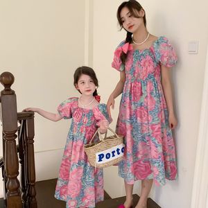 Family Matching Outfits Summer Mother and Daughter Matching Smock Dress Mom Baby Girls Same Smocked Dresses with Floral Print Women Boutique Frock 230421