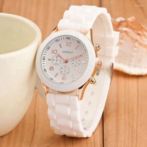 腕時計ファッションかわいい女性の時計シリコーンバンドQuartz Watches Analog女性スポーツ腕時計