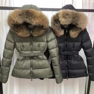 Kvinnor Down Parkas Monclair Lång stil Varma huva Vinterjackor Rockar Real Raccoon Hair Collar Warm Fashion Parkas med Belt Lady Cotton Coat Outerwear Big Pocket