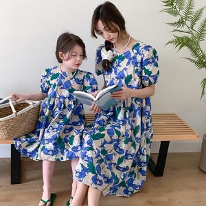 Família, roupas, mãe, filha Floral Dress Family Combation Roupes Manga curta Vestidos soltos de estilo coreano Mommy e eu vestido de meninas 230421