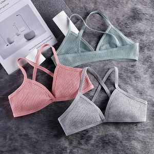 Yoga outfit Comfort Cotton Bras för kvinnor tunn sportstil olinerad braltett sexig djup v triangel cup cross skönhet tillbaka behå