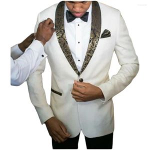 Männer Anzüge Zwei Stück Weiß Hochzeit Bräutigam Smoking Gold Schal Revers Slim Fit Männer Für Abend Prom Party Jacke Hosen männlichen Blazer