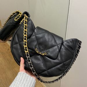 19 hobo alt koltuk çantası 28cm tasarımcı kadın omuz çantası deri elmas altın donanım metal toka lüks el çantası matelasse zincir crossbody çanta makyaj çantaları sacoche