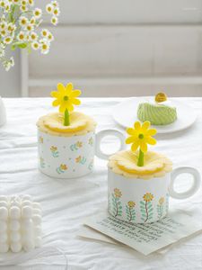 Tassen, süße Blume, geprägte Tasse mit Deckel, kleine, frische Chrysantheme, Keramiktasse, Mädchen, Design, Nische, Frühstück, Kaffee, Milch