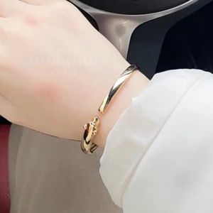 Panthere Bangle Charm Bangle For Woman Leopard Head Projektant Emerald Gold Splated 18K T0P Jakość gładka powierzchnia rozmiar europejski moda biżuterii 002