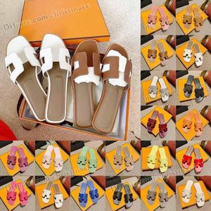 2023 H Sandales berömda designer Sandaler äkta läder för kvinnor tofflor lyxig platt tränare glider sommar chypre sandal kilar oran toffel d-h-gate strandsko krok
