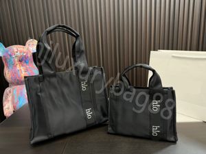 Borse tote e borsette di design di lusso amate in Europa e in America Borsa da spiaggia a tracolla mini e compatta da donna in nylon