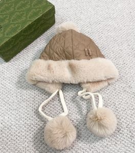 Moda bola de pele earmuffs chapéu feminino outono e inverno espessamento térmico e à prova de vento gorro de pelúcia viagem ao ar livre ciclismo proteção contra frio ushanka