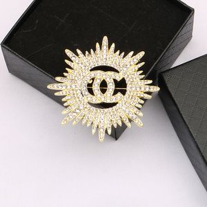 Wind Sunflowers Design Brooch Women Full Crystal Rhinestone C Letters Brooches Suit Pin Fashion Jewelry Clothing Decoration Accessories