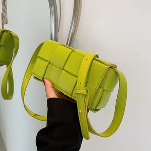 Sacos de noite Verde tecido pena para baixo bolsa de ombro acolchoada mulheres luxo elegante nylon acolchoado travesseiro crossbody bolsas com bolsa de embreagem 231120