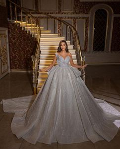 Elegant Ball Gown Wedding Dresses V Neck Sleeveless Sequins Appliques Beaded Floor Length Ruffles 3D Lace Diamodns Zipper Bridal Gowns Plus Size Vestido de novia