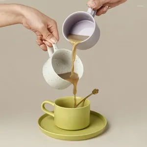 Tazze Tazza da caffè in ceramica europea Tazza turca con vassoio Colazione domestica Tè al latte Birra Utensili da cucina Porcellana