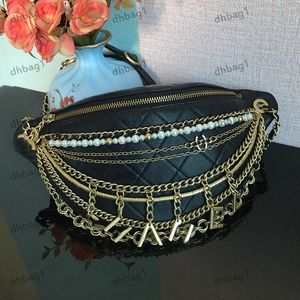 Designer kvinnor överdimensionerade sned span fanny pack metall brev hänge handväska sned span axel väska klassisk svart retro ribbad makeup box myntpåse 34 x 14 x 8 cm