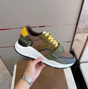 Luxus-Retro-Freizeitschuhe Leder klassische karierte Laufschuhe Berry gestreifte Schuhe Designermode Herren- und Damensportschuhe Bur gestreifte Sportschuhe mit Boxen.