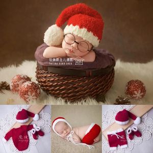 Caps Hats Dvotinst born Baby Pography Props Red Christmas Knitted Outfit Set Hat Romper Pants Socks Santa Studio Shooting Po Prop 231120