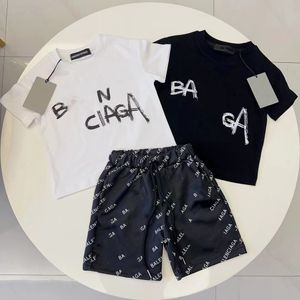 Abbigliamento per bambini Set di designer per bambini Designer per bambini Pantaloncini a maniche corte in due pezzi T-shirt estiva per ragazzi e ragazze Abbigliamento per bambini 18 stili